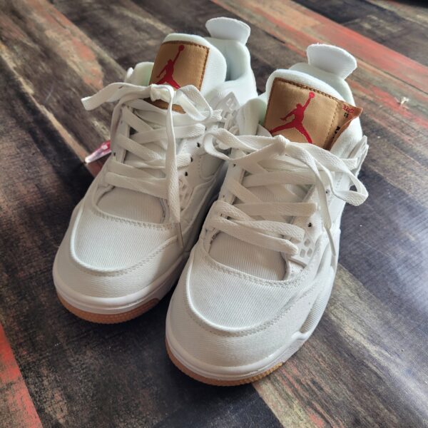 Jordan Retro 4 Levis